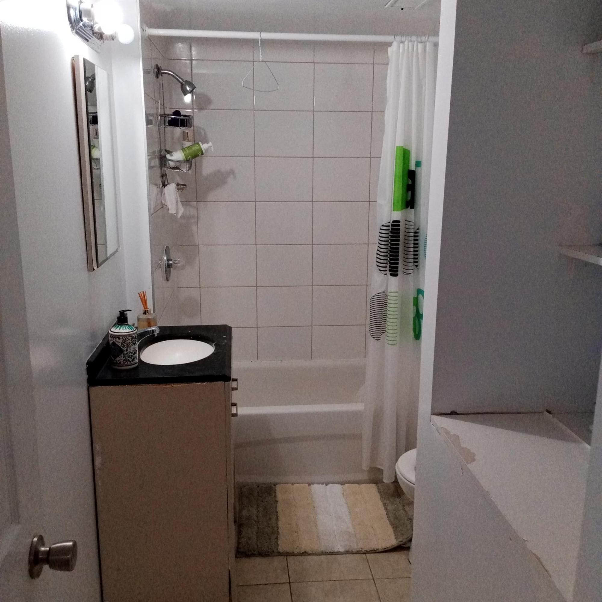 The Basement By The Side Door Guest House Ottawa Extérieur photo